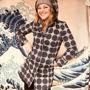 Boden black / grey polka dot fleece insulated raincoat w detach hood S/4